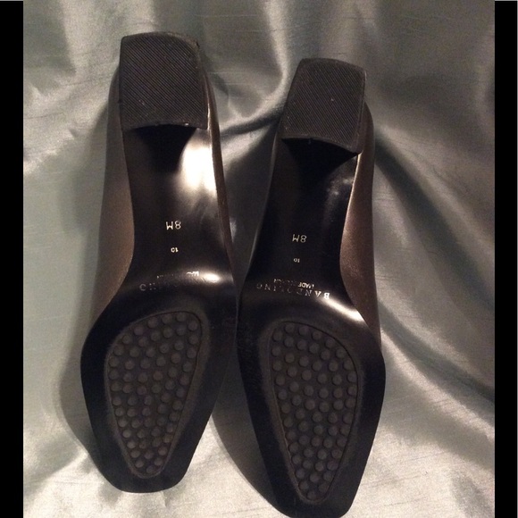 Metallic Gold Bandolino heels, 8M, Gently used - Picture 5 of 6